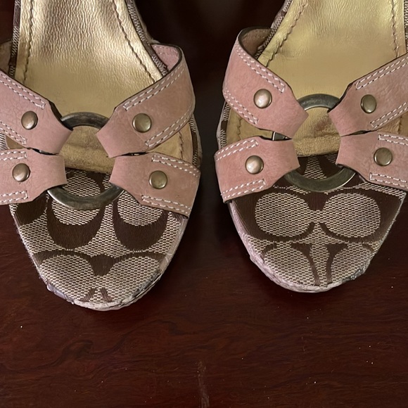 COACH  SHORES SIZE 7.5 - Picture 6 of 16